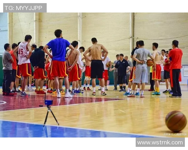 聚焦成都篮球队的默契配合与战术创新探讨 聚焦成都篮球队的默契配合与战术创新探讨