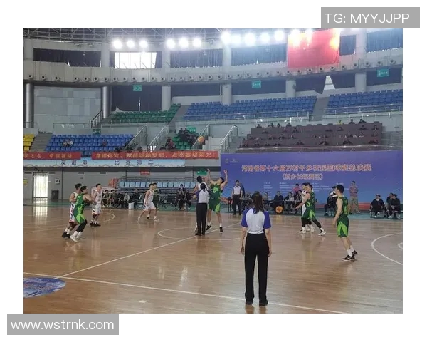 篮球与足球巨星同台竞技展现运动魅力引发热烈反响