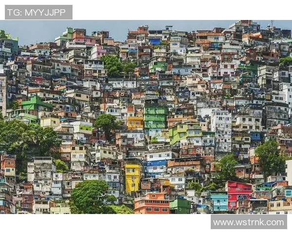 贫民窟足球明星巴西的崛起与奋斗故事揭示了希望与梦想的力量