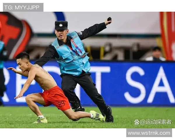 足球明星赛场冲突引发热议球迷与媒体对打架事件各执己见 足球明星赛场冲突引发热议球迷与媒体对打架事件各执己见